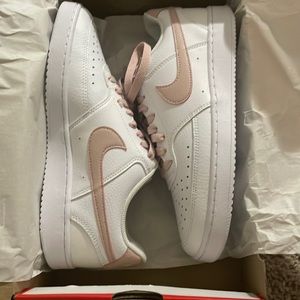 Woman’s court Nike  vision low white and pink